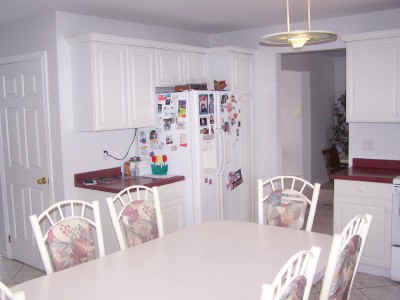 1238 AIMEE KITCHEN.jpg (110172 bytes)